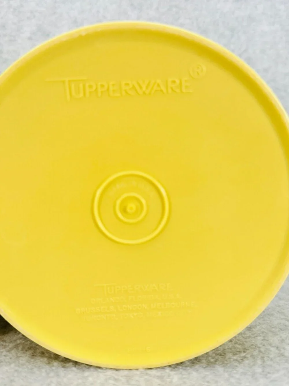 Tupperware Canisters w Lids Lot of 2 Vintage Yellow 811-4 809-6 Plastic Storage